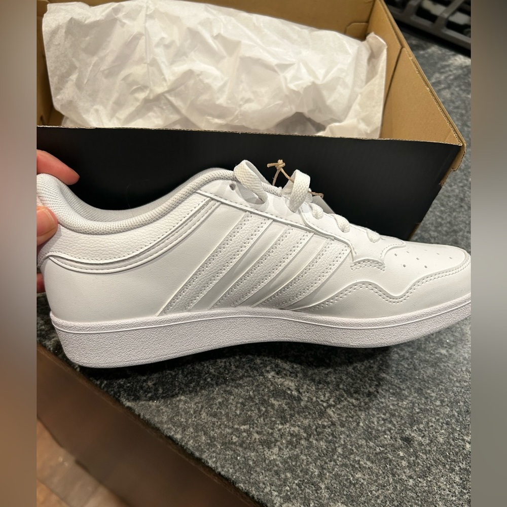 New In Box! Adidas Hoops size 7
